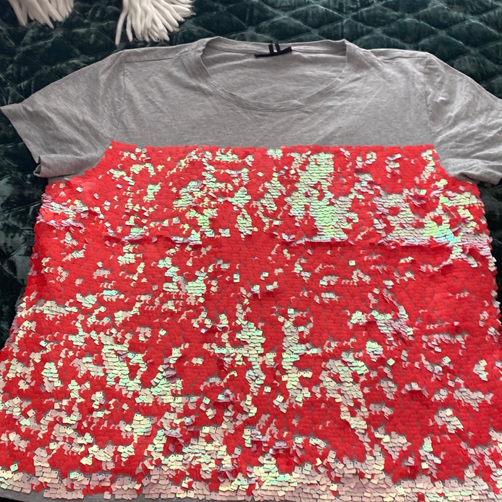 Ladies DKNY amazing beaded tee.  Beads flip from red to pink…so cute w jeans